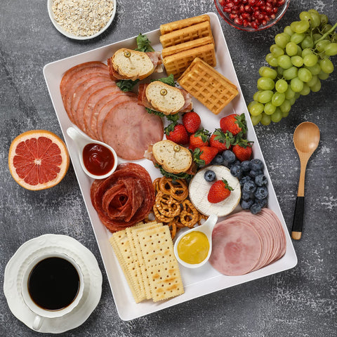 VITEVER smooth-edged trays easy to handle during busy meals.