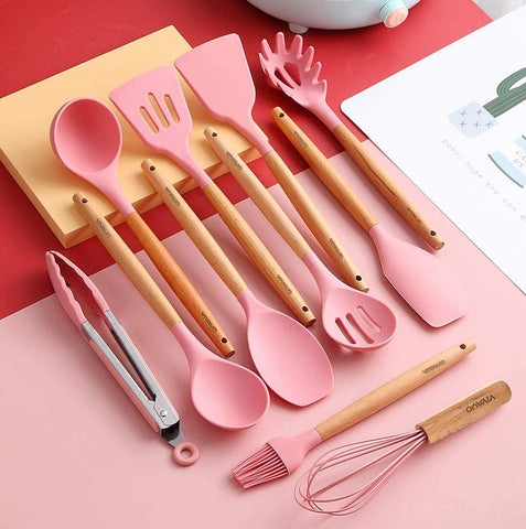 VIVAYO silicone slotted turner ideal for flipping with cookware safety.