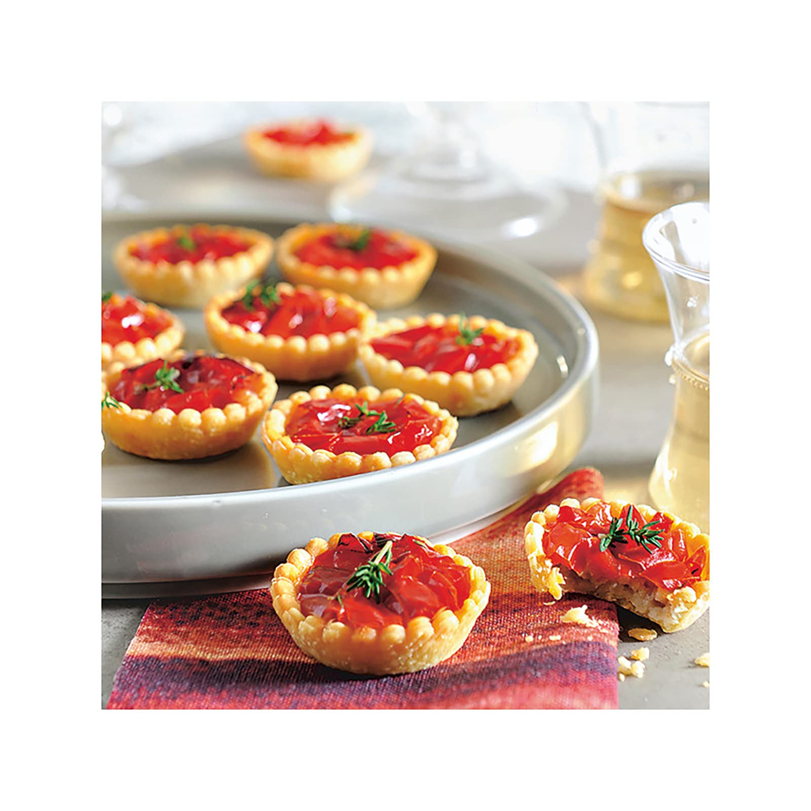 VOIRBLEU dishwasher-safe silicone mold ideal for busy home bakers.