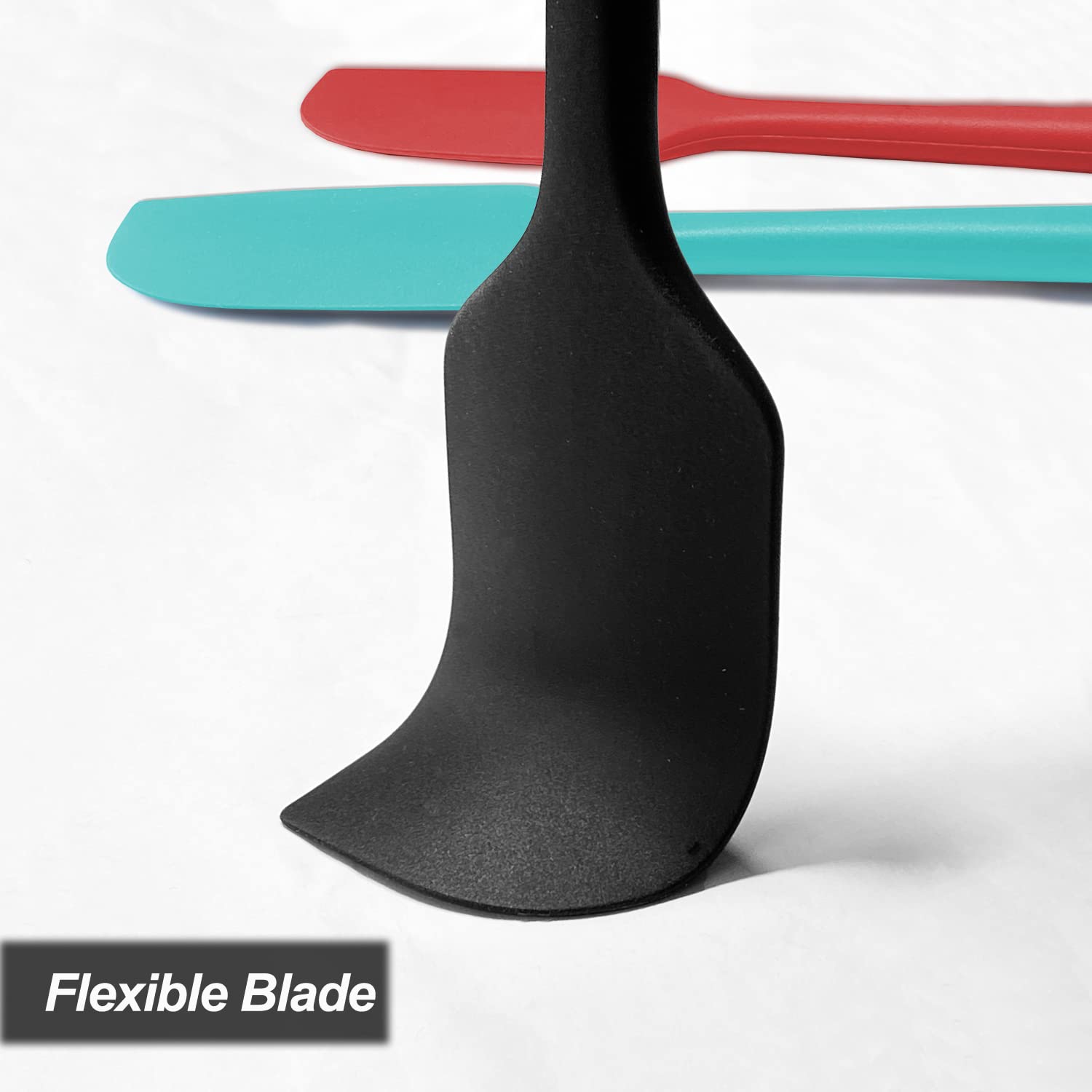 Ergonomic edge on Vovoly spatula for precise flipping and scraping.