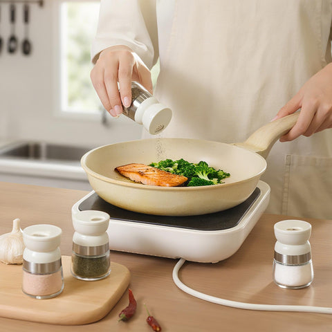 Vucchini four-piece spice set supports versatile use at home or outdoors
