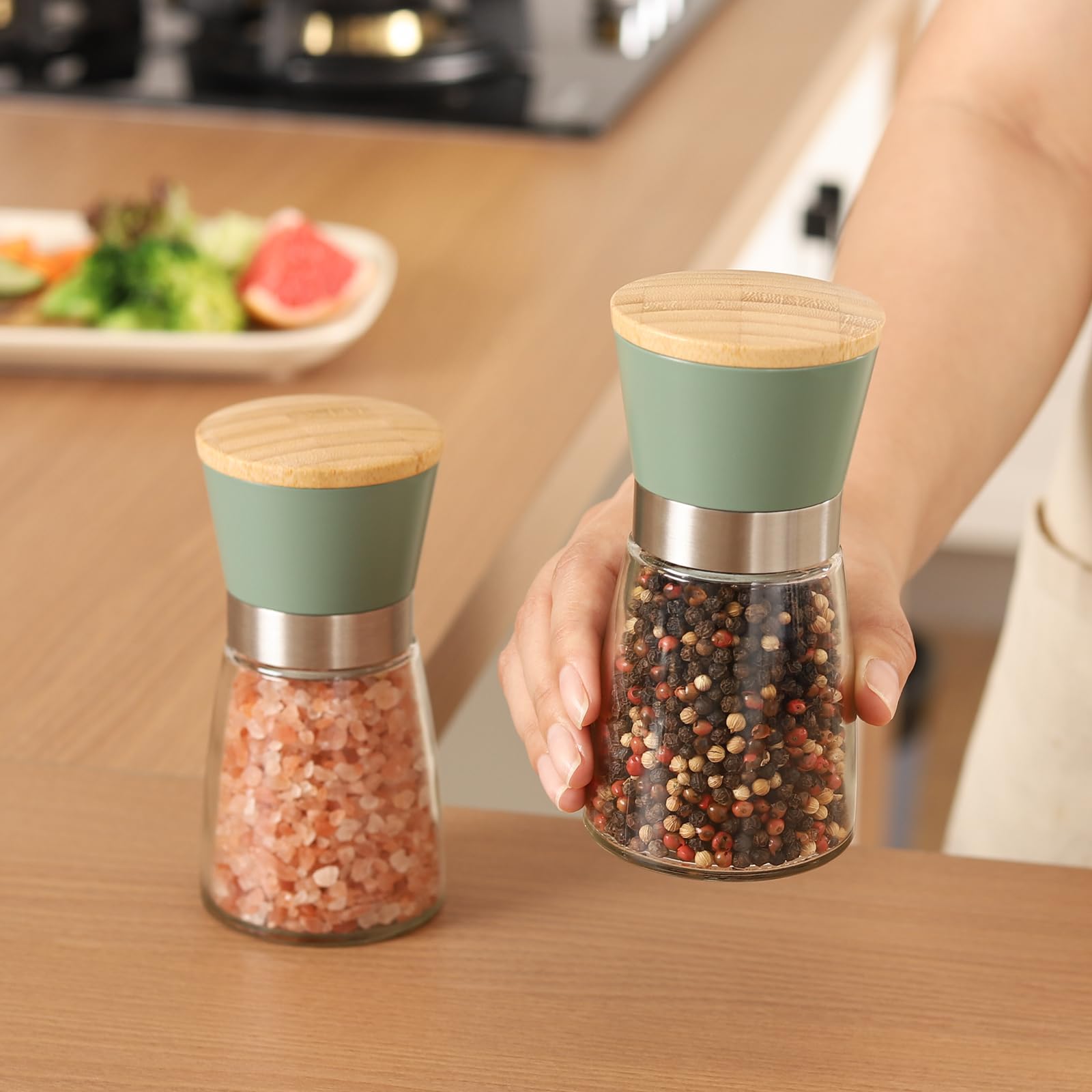 Vucchini easy refill process demonstrated for mess-free filling.