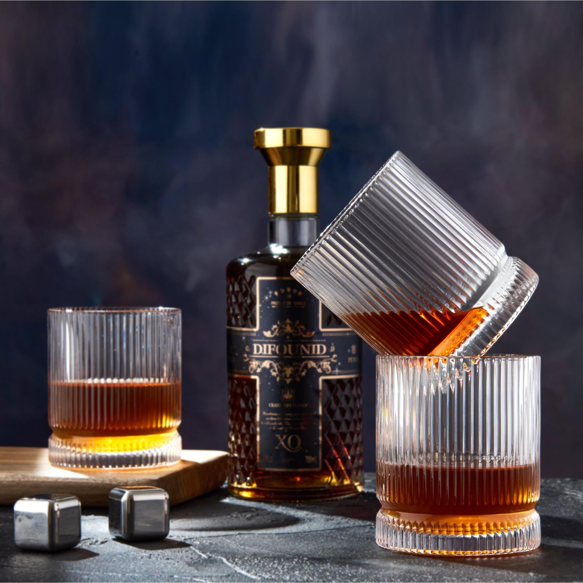 VUNDO bourbon-rock glass with rounded rim offers smooth sips.