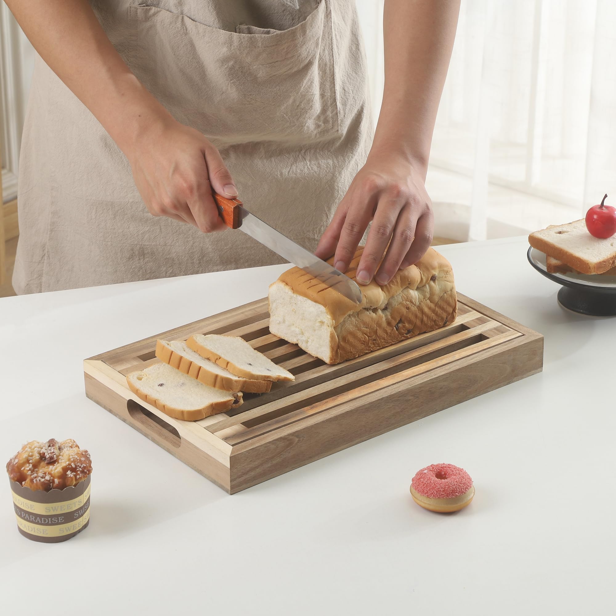VZODESR crumb tray underneath doubles as a serving tray for appetizers