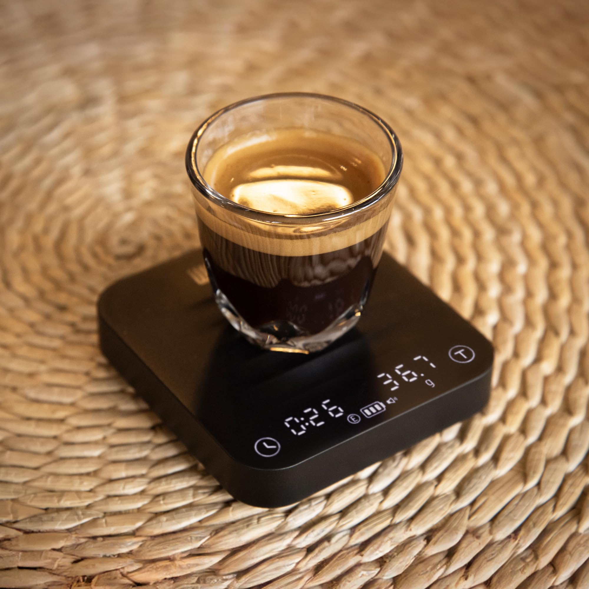 WACACO Exagram Pro displays grams, ounces, and milliliters for versatile measurement.