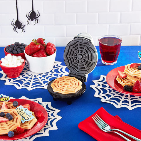 Waffle Maker Dash Spiderweb ideal for themed breakfasts and Halloween parties.
