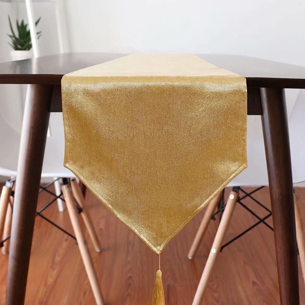 WAITER TREE table runner with fray-resistant edges keeps a clean look.
