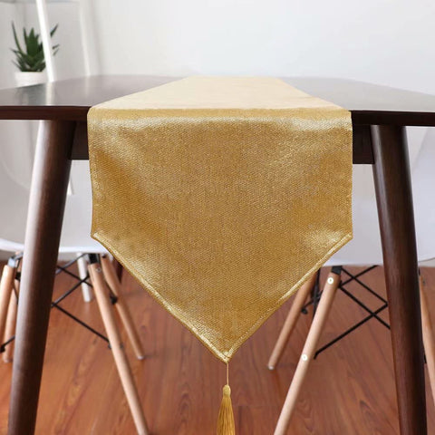 WAITER TREE table runner with fray-resistant edges keeps a clean look.