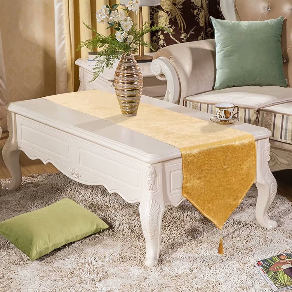 WAITER TREE 120-inch runner covers long dining spaces elegantly.