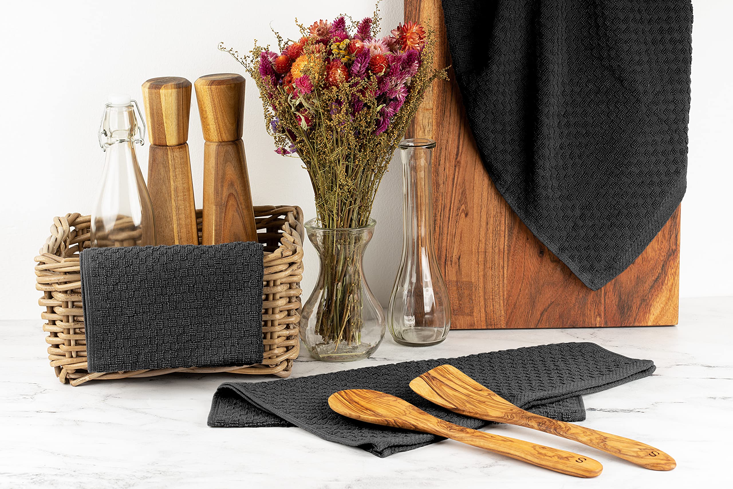 Wealuxe machine-washable towels are easy to care for in busy kitchens.