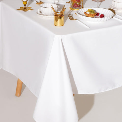 Wealuxe quick-drying tablecloth reduces wait times between courses.