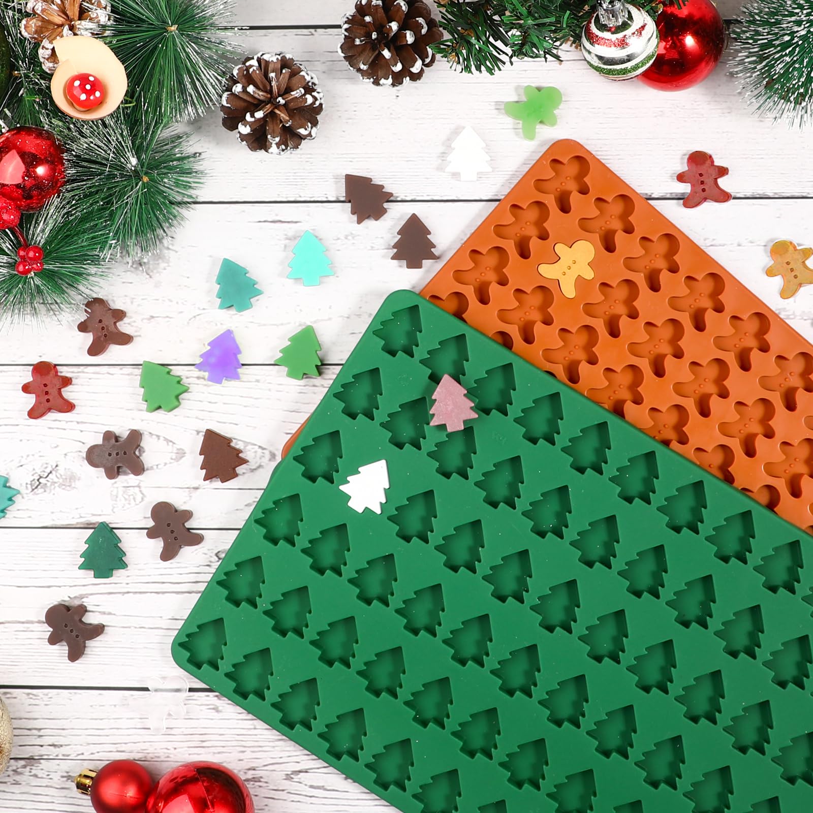 Webake wax melt molds create festive Christmas designs.