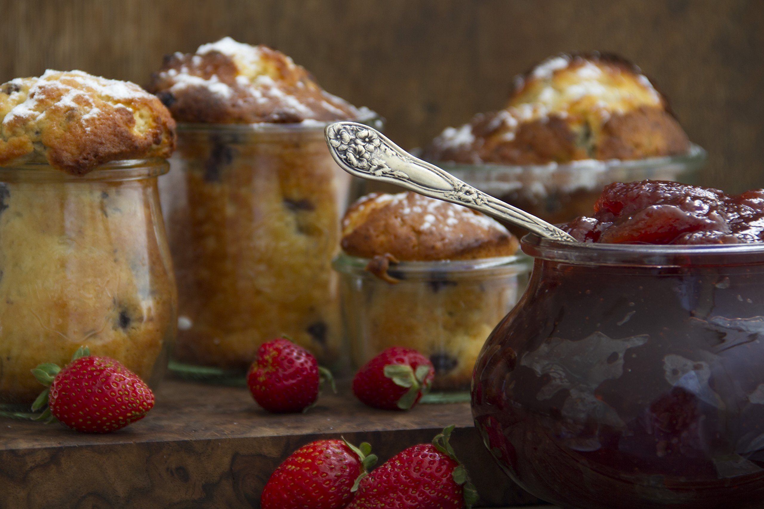 WECK tulip jars wide-mouth design enables easy filling and cleaning.