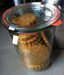 Weck Jars 743 food preservation jar helps keep vegetables fresh.