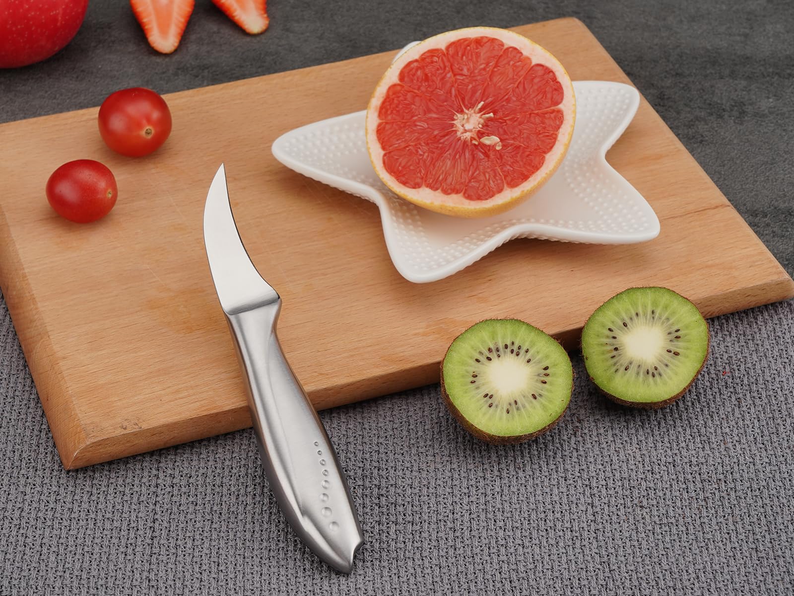 WELLSTAR durable kitchen tool for everyday slicing and trimming tasks.