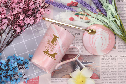 WENSSY Letter L mug with flower in pink, side close-up