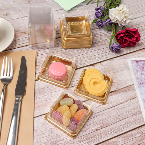 Wexpw elegant display for weddings or parties using clear mooncake carriers.