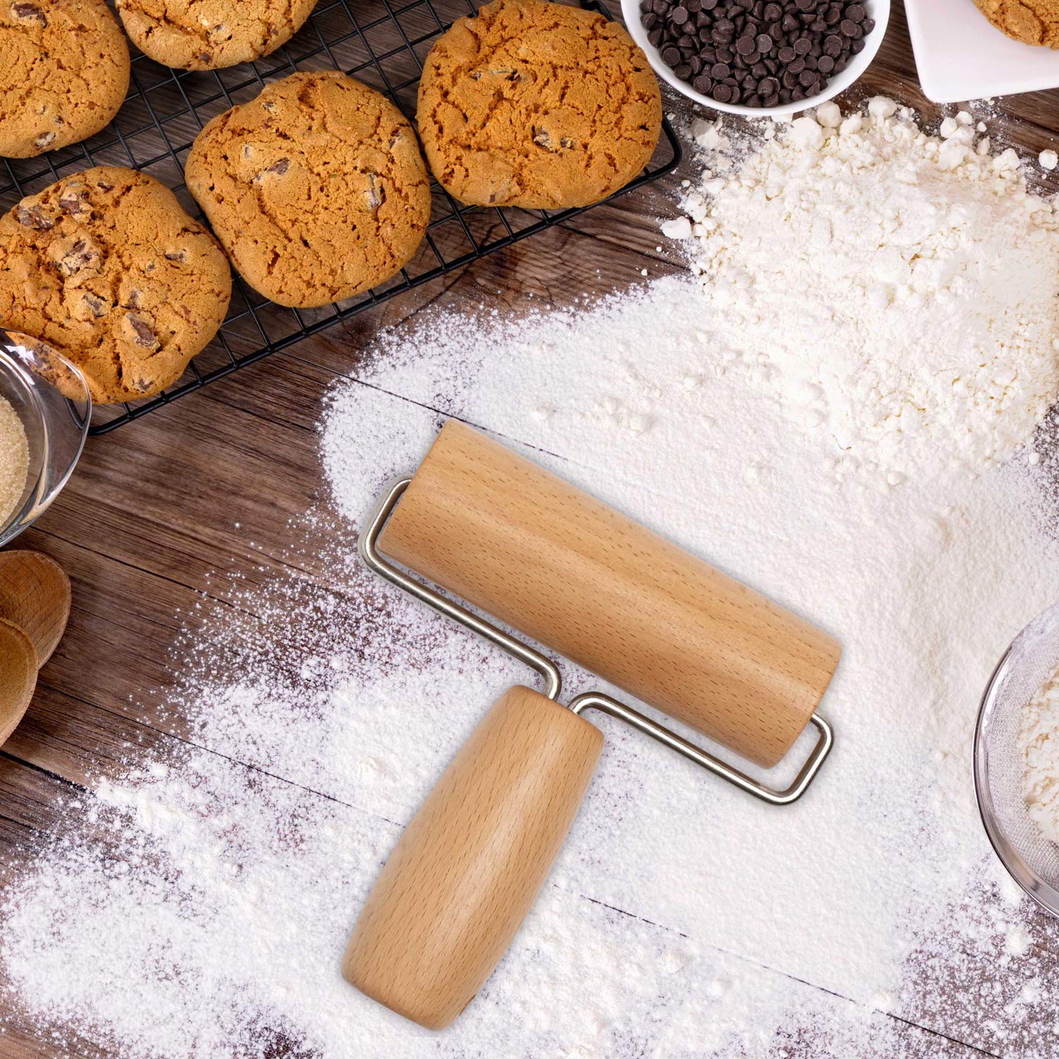 Whaline easy cleanup wood rolling pin for quick kitchen tidy