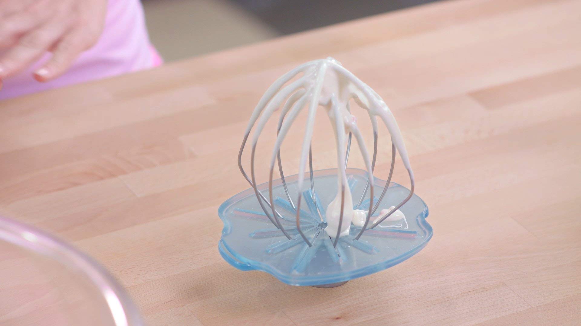 Whisk Wiper Pro tilt-head compatibility with KitchenAid fits cleanly