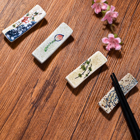 Whitenesser multipurpose ceramic rest keeps tableware tidy and ready.