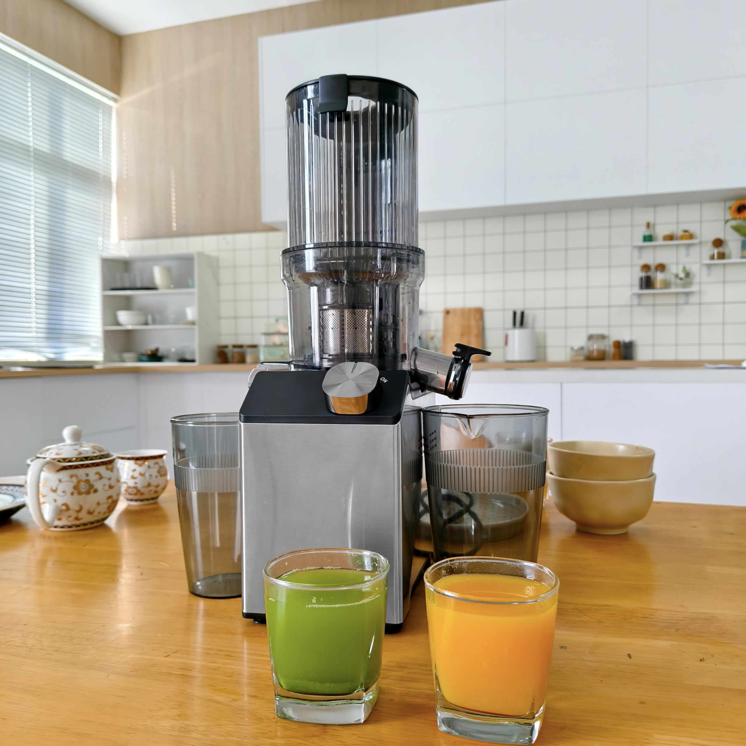 Whuto cold press juicer anti-slip suction cups stabilize operation.
