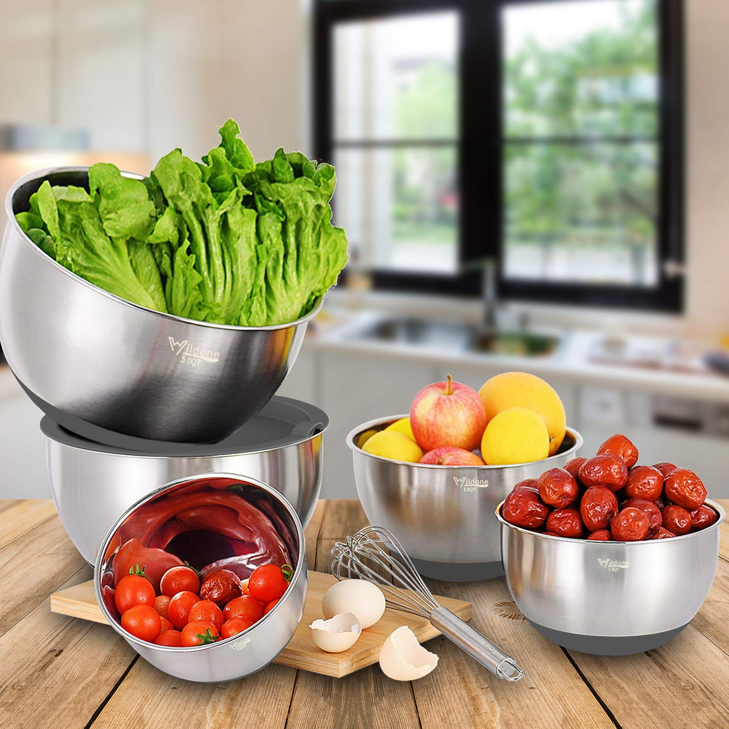 Wildone stainless steel bowls with a polished inner surface are easy to clean.