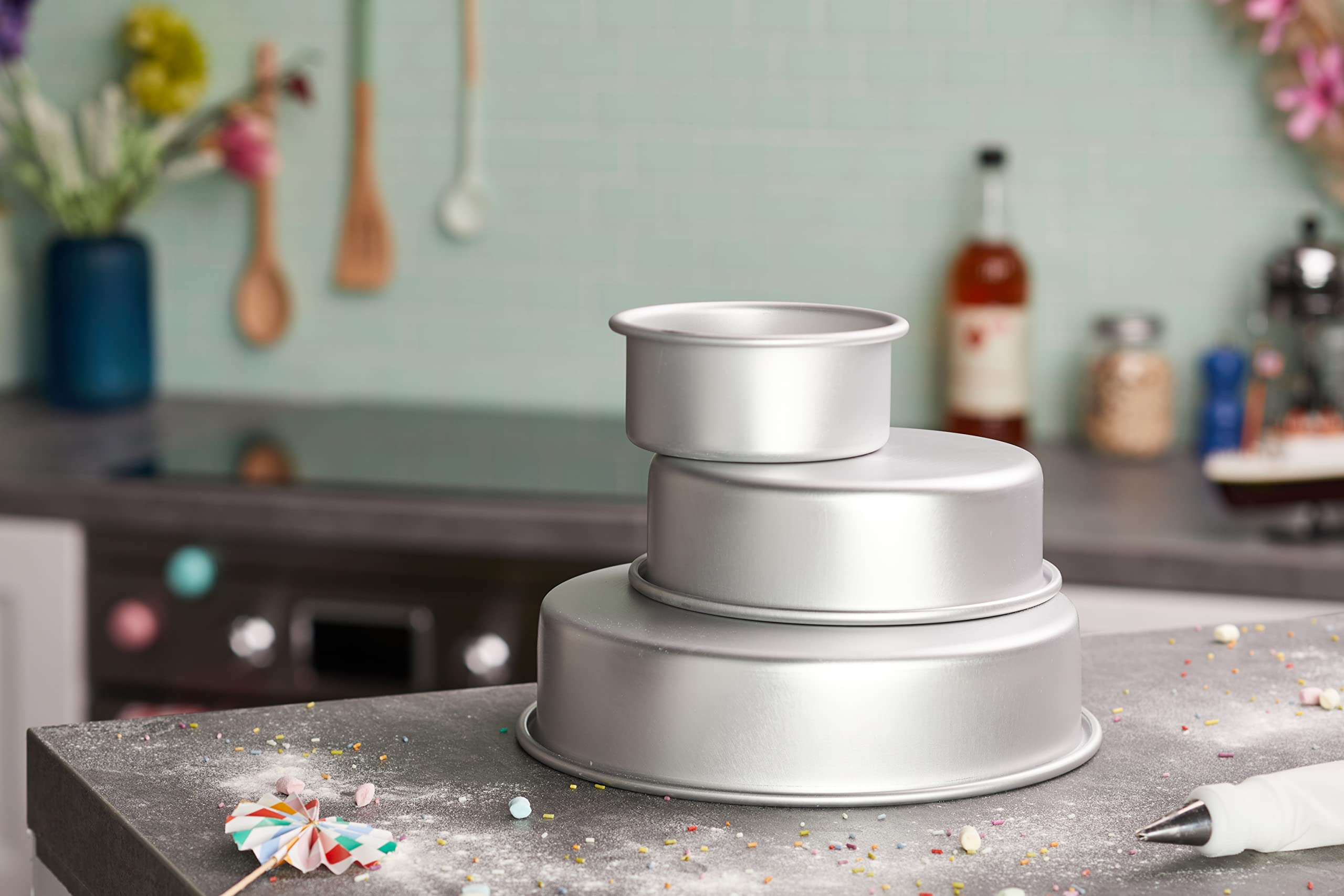 Wilton aluminum 6-inch round cake pan for consistent, even heat distribution