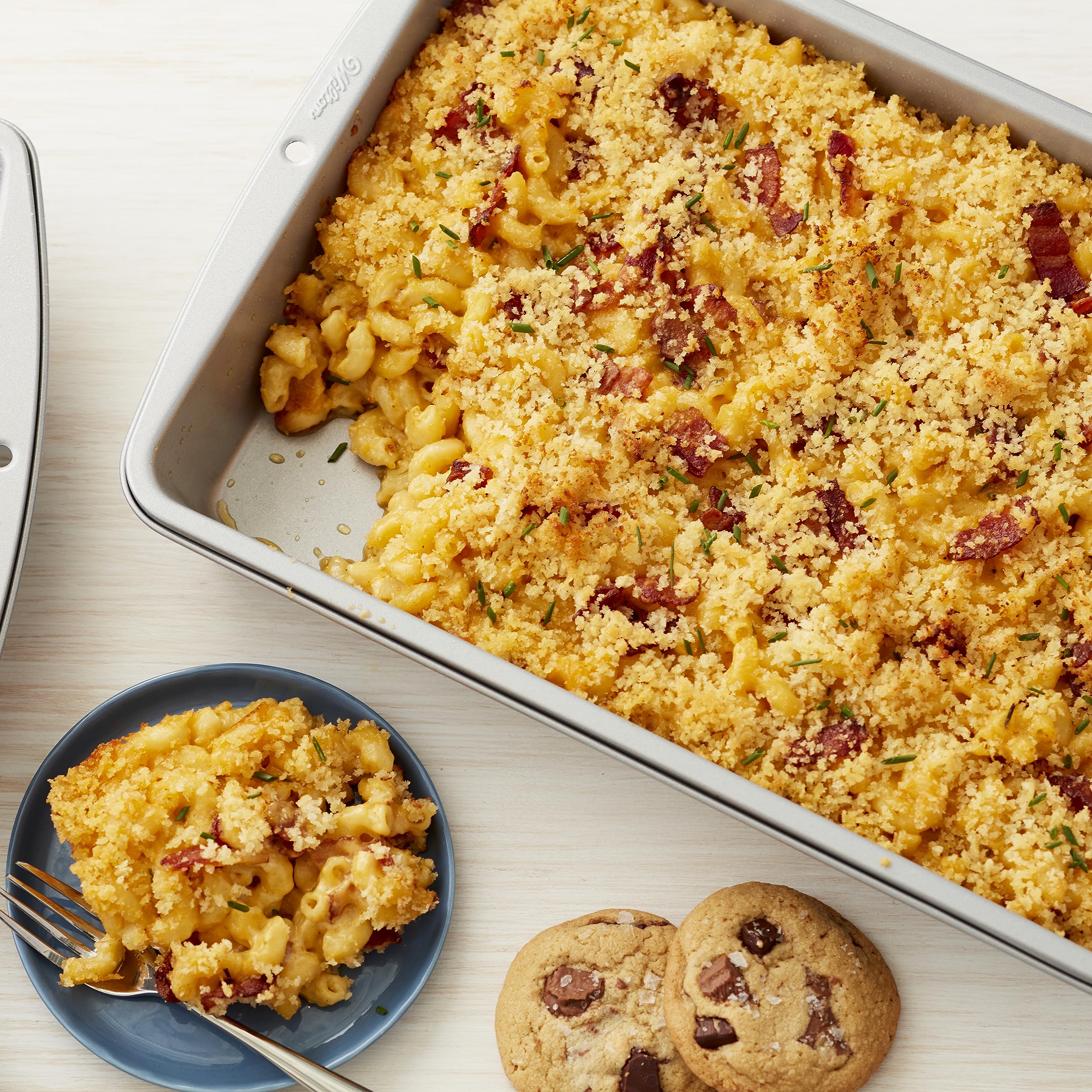 Dishwasher-safe Wilton pan simplifies post-bake cleanup.