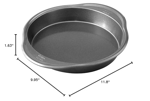 Wilton platinum pan features warp-resistant design for long-lasting performance through busy bakes.