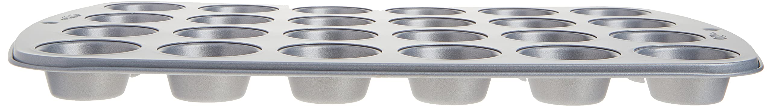 Wilton pan shows embossed dimensions on handles for easy setup and planning