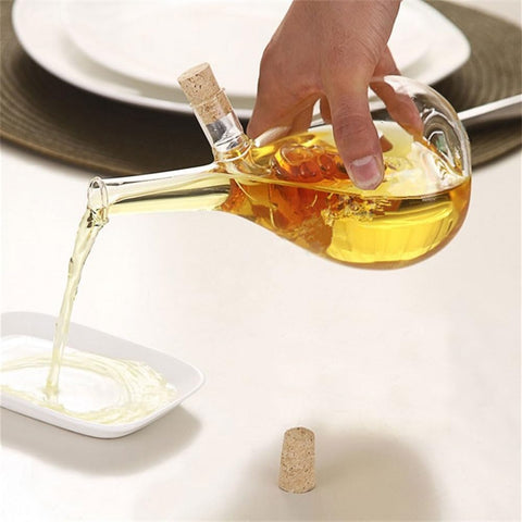WINAKUI dual pour spouts support easy switching between condiments.