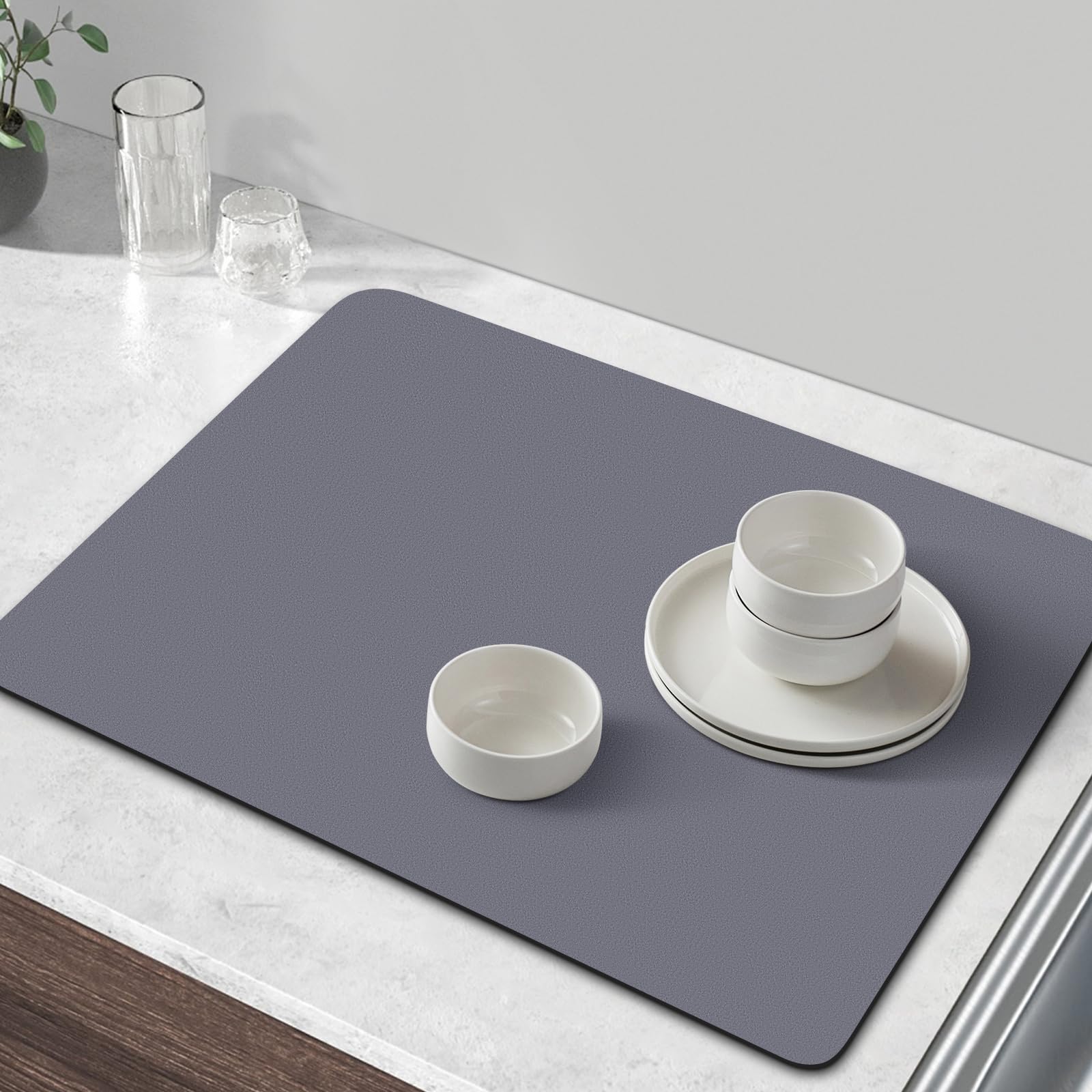 WISELIFE absorbent-drying-mat-material dries spills quickly on counters.