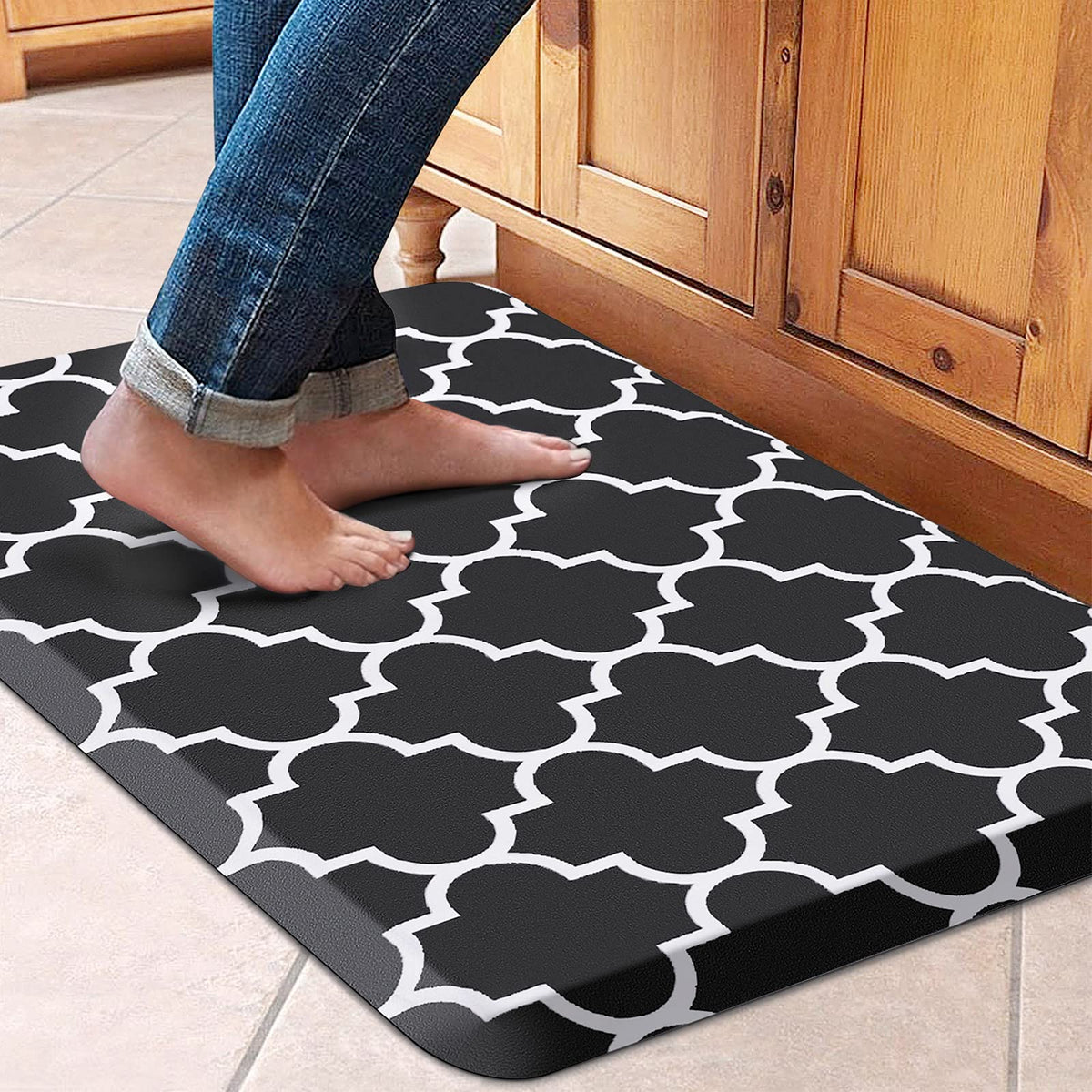 WISELIFE anti-fatigue kitchen mat with cushioned surface supports comfortable standing at the sink.