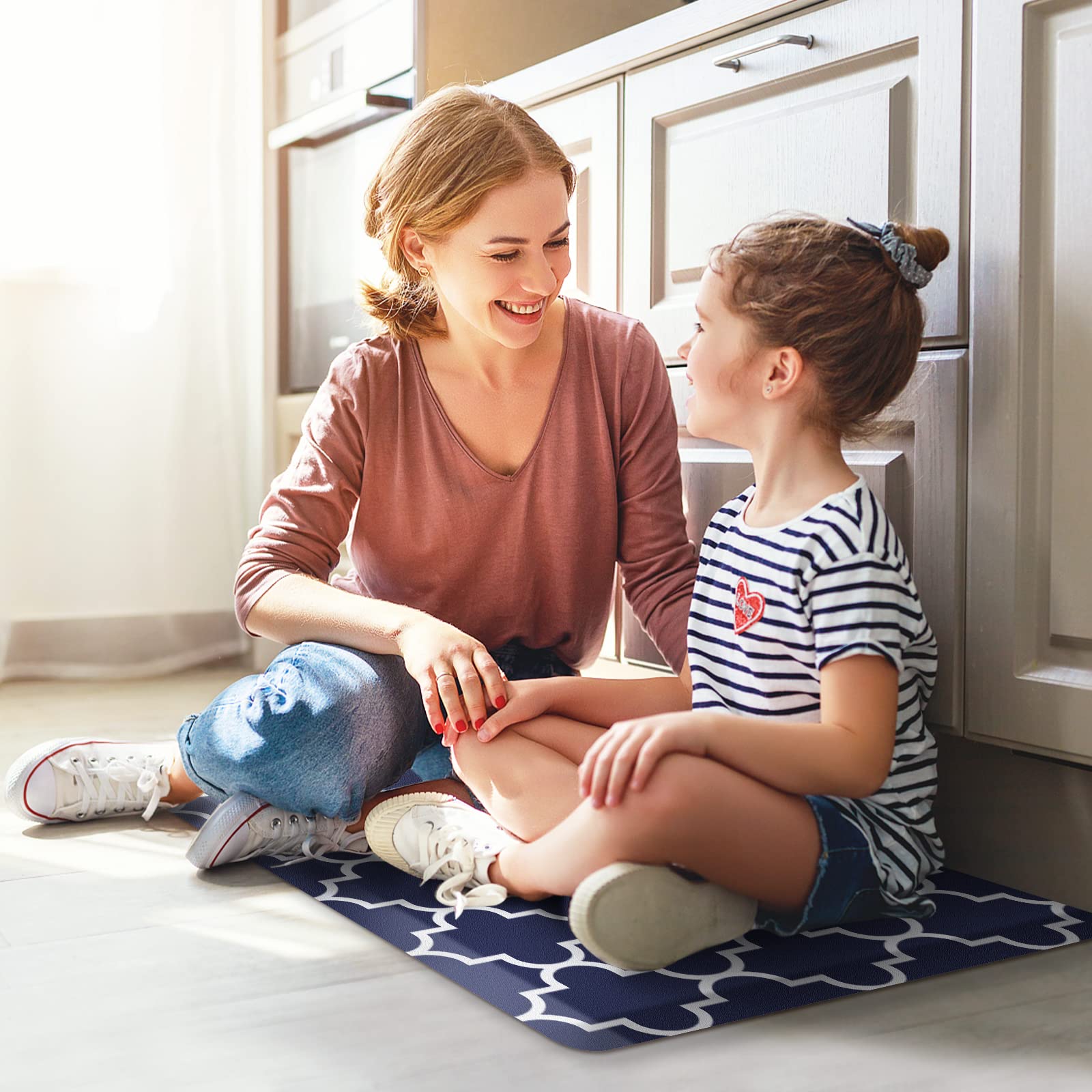 WISELIFE beveled-edge non-slip design helps prevent tripping in busy kitchens.