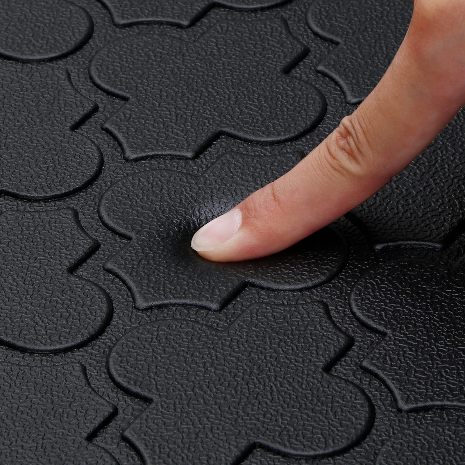 WISELIFE kitchen mat suits kitchens, offices, and high-traffic spaces.