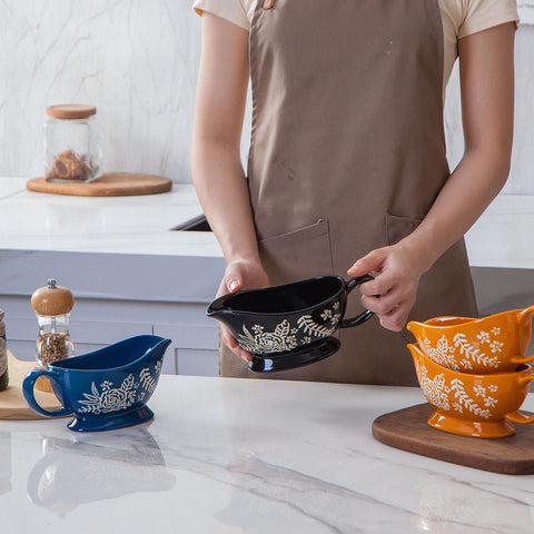 Wisenvoy gravy boat oven-safe for warm table service.