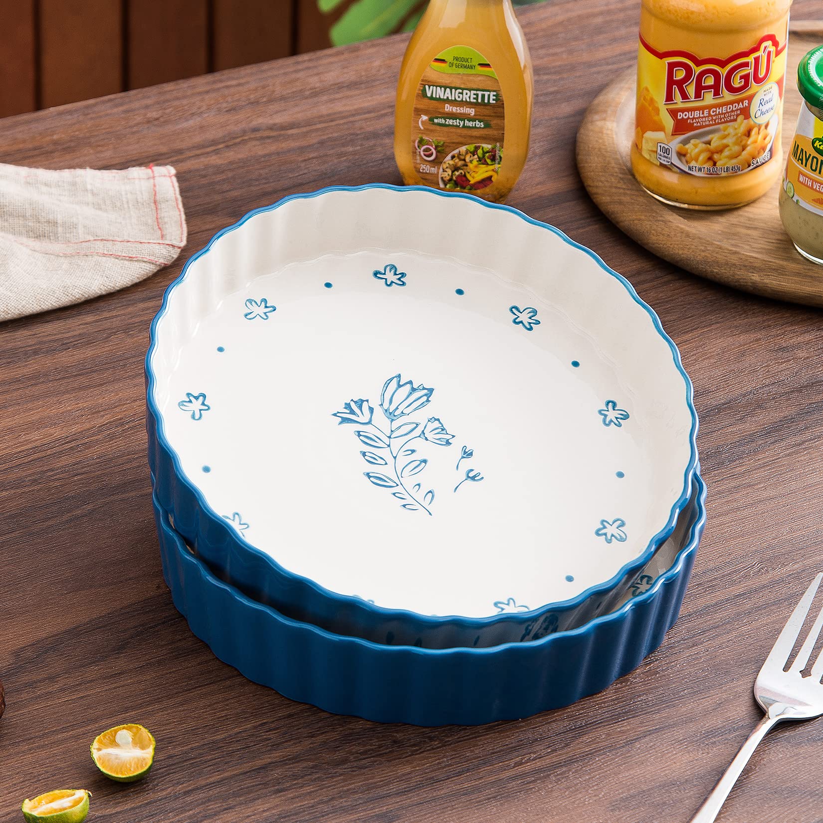 Wisenvoy pie pan demonstrates oven, microwave, and freezer safety for versatile cooking.