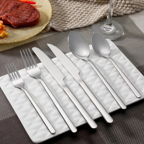 WISKEMA dinner spoons with a mirror finish for refined table appeal.