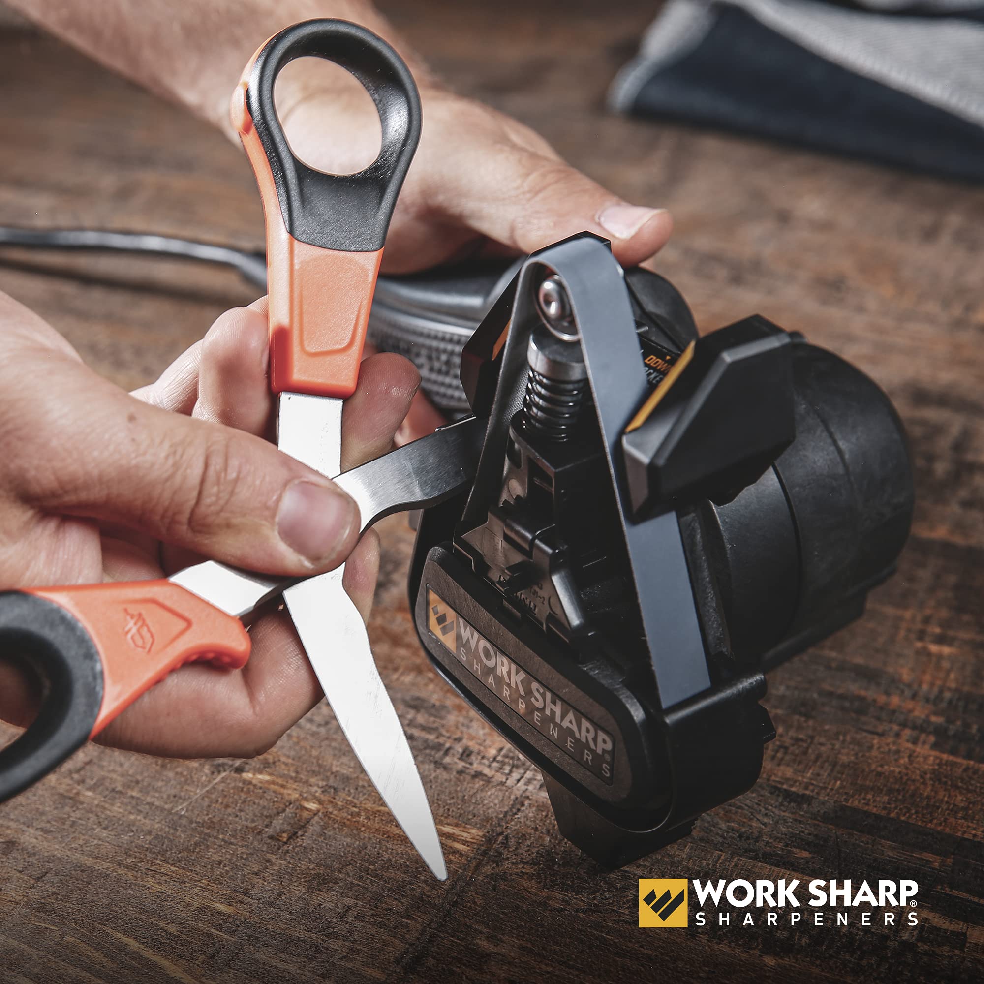 Edge guide supports the blade to the tip for full sharpening.