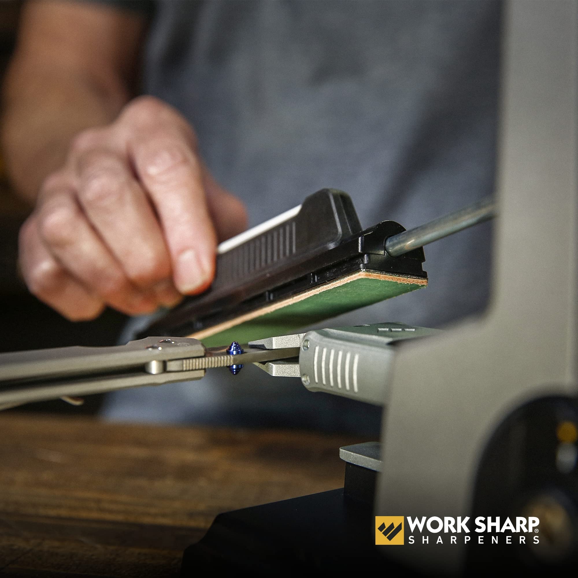 Work Sharp Professional diamond 400 abrasive balances speed and edge formation