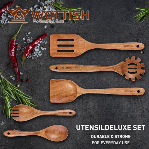 WOTTISH salad spoon ideal for tossing greens and serving salads.