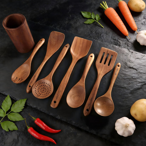 WOTTISH slotted spatula protecting delicate foods while draining liquids