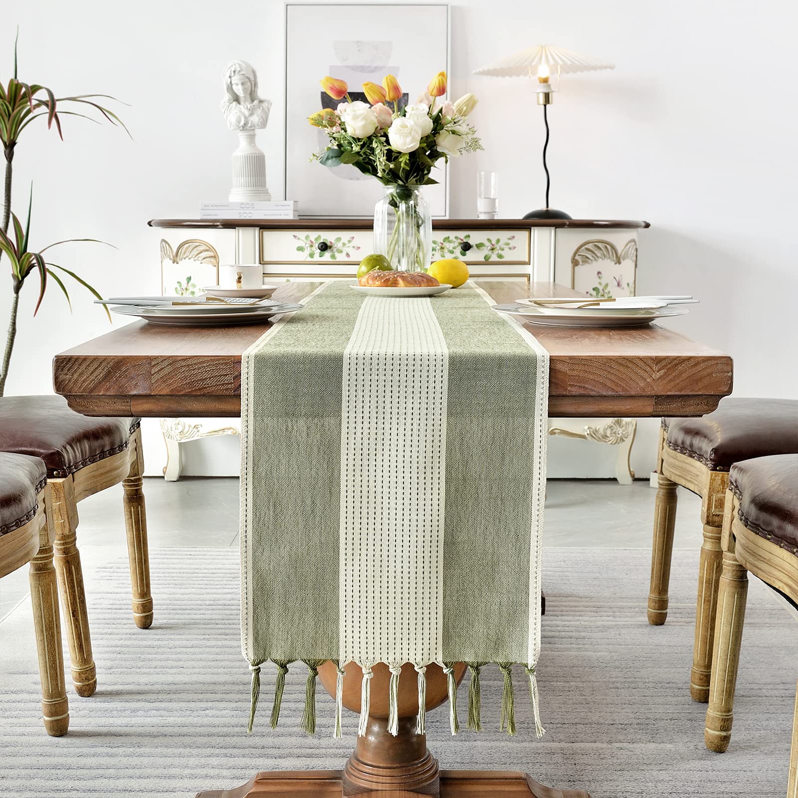 Wracra dining table setup showcasing versatile decor for everyday meals