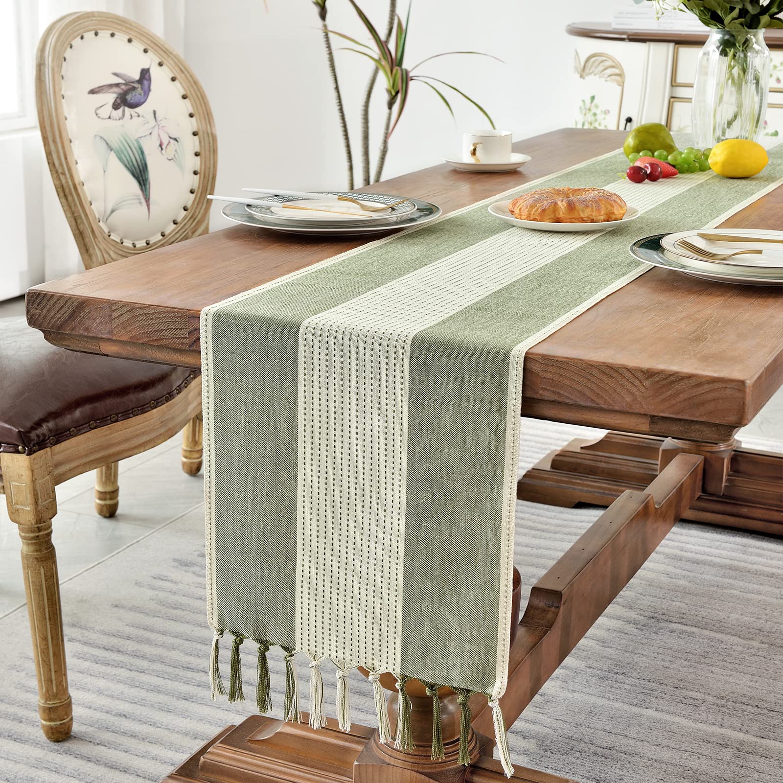 Wracra wedding and party tables benefit from refined rustic style