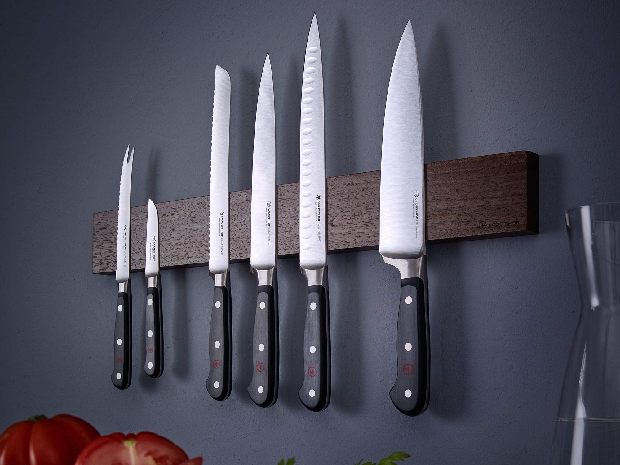 Classic Solingen heritage packaging signals high quality and tradition