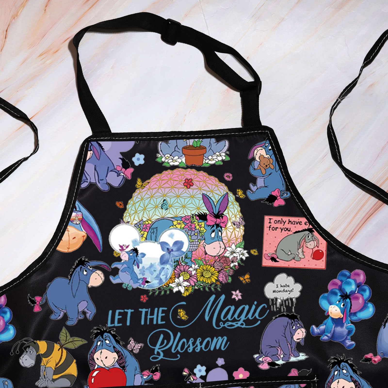 WZMPA Donkey Apron waterproof fabric keeps stains at bay during busy cooking sessions.