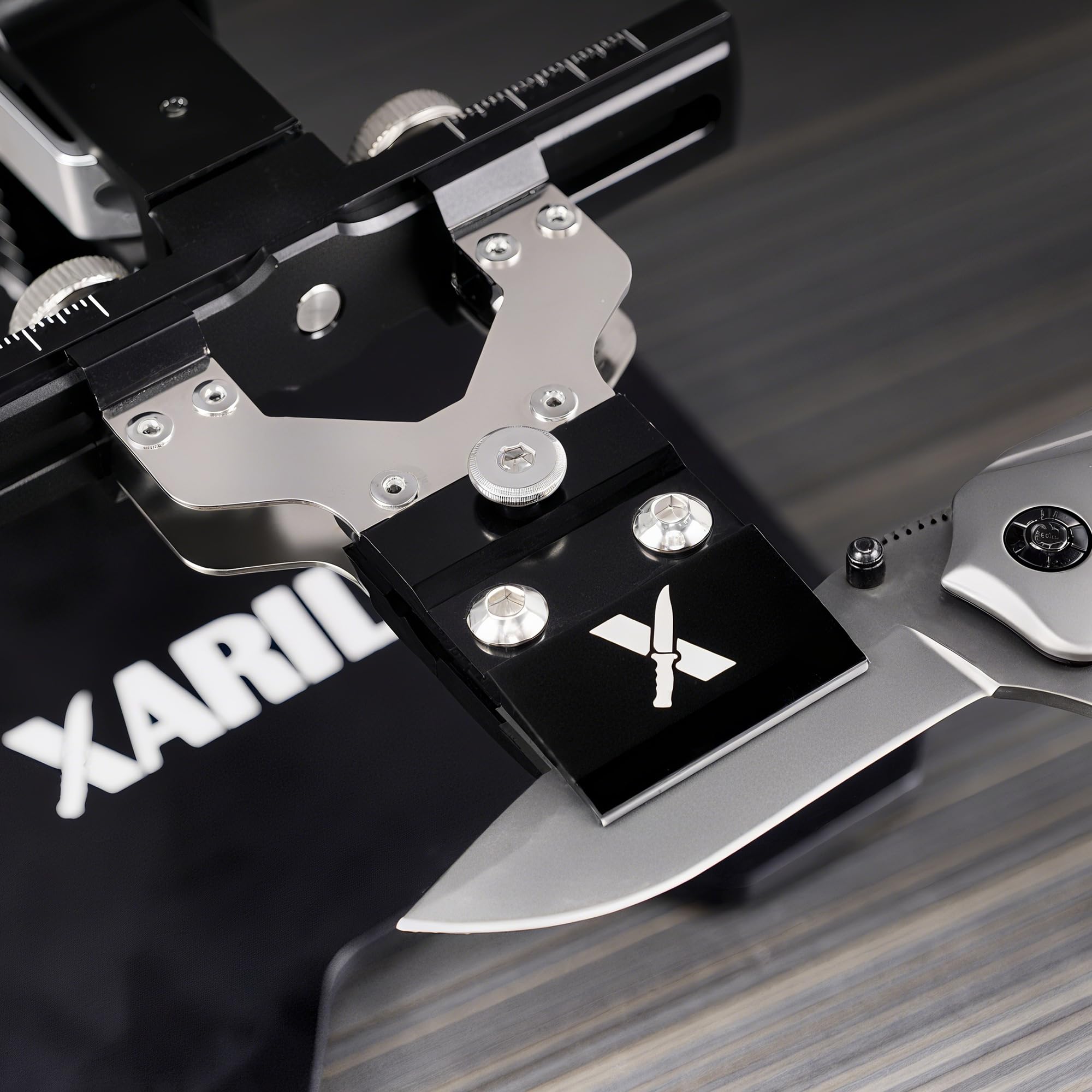 XARILK Center Y Clamp demonstrates broad blade support for blades from 30 to 300 mm.