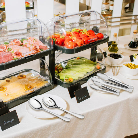 XEVOM ergonomic handles offer comfortable serving during gatherings.