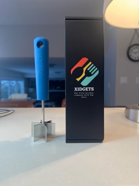 Xidgets Lagoon Blue handle detail adds color to the kitchen.