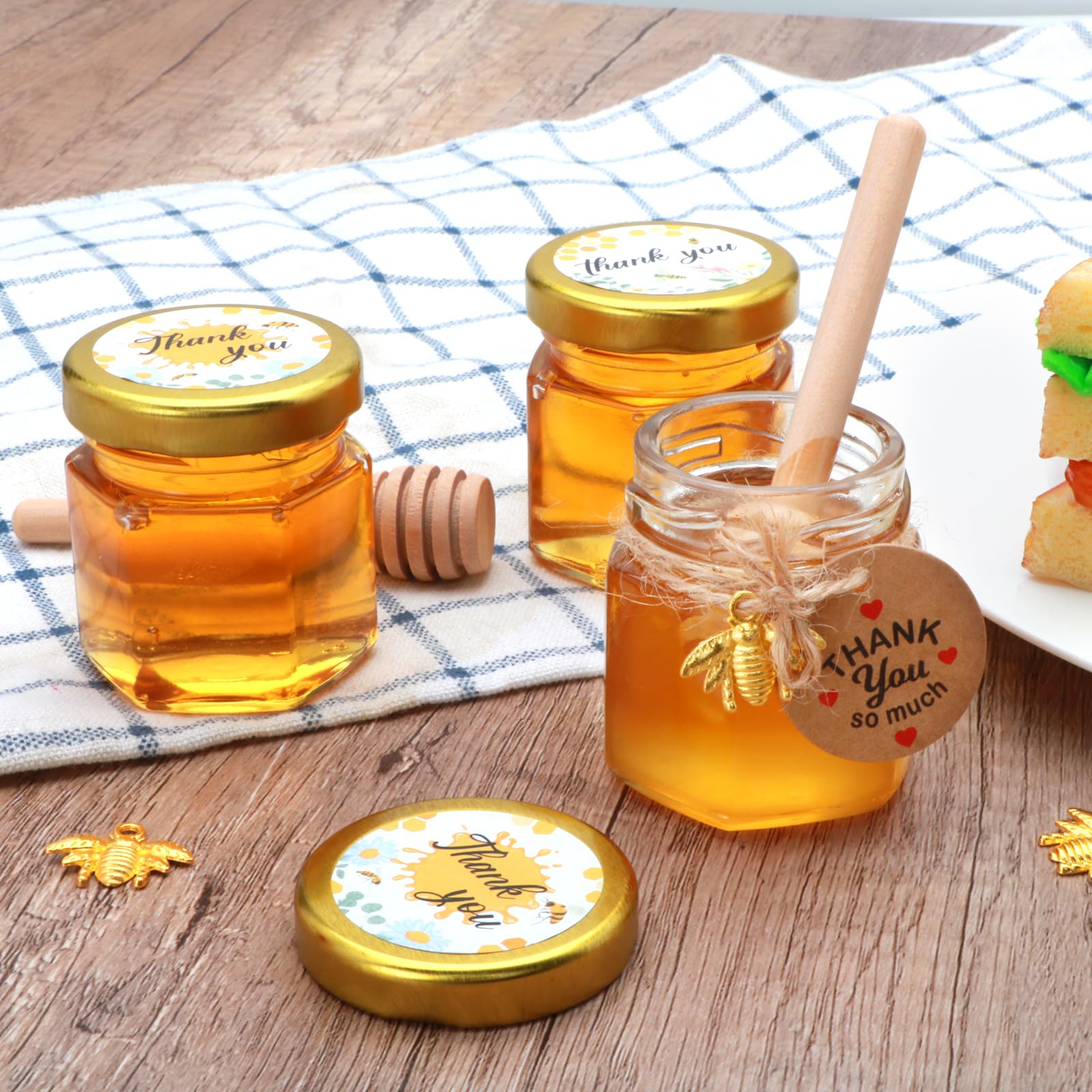 XING-RUIYANG jute twine roll complements rustic bee-themed table decor.